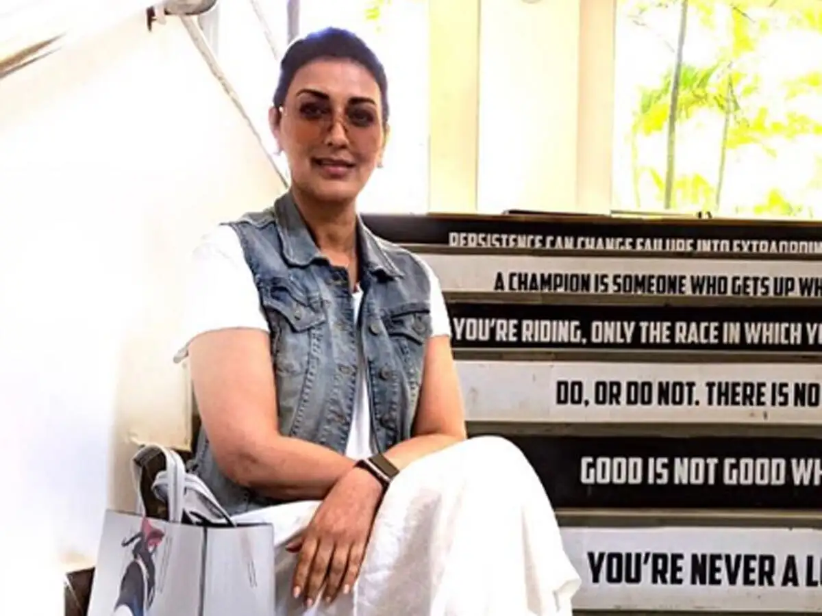 Sonali Bendre She S Back Sonali Bendre Returns To Work