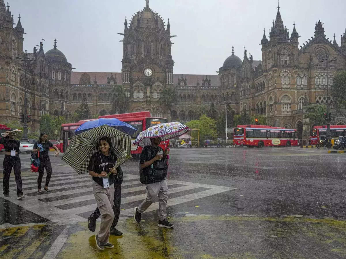 mumbai rainfall: Heavy to very heavy rainfall in Mumbai city and suburbs  likely today. Schools & colleges shut in Palghar, Thane - The Economic Times