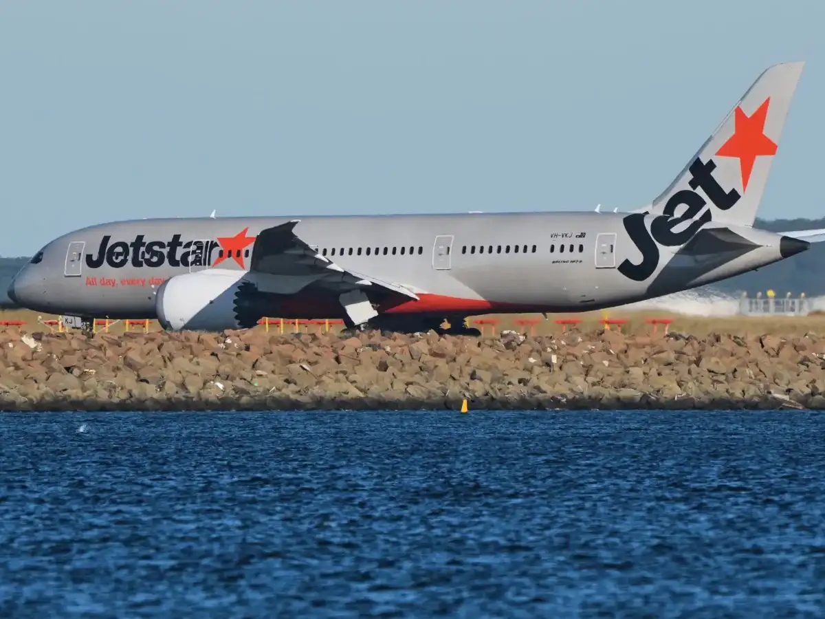 Jetstar to charge extra for overhead cabin bags from February