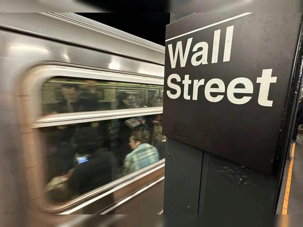 ET Graphics: Wall Street cuts AI giants’ paper valuation loop