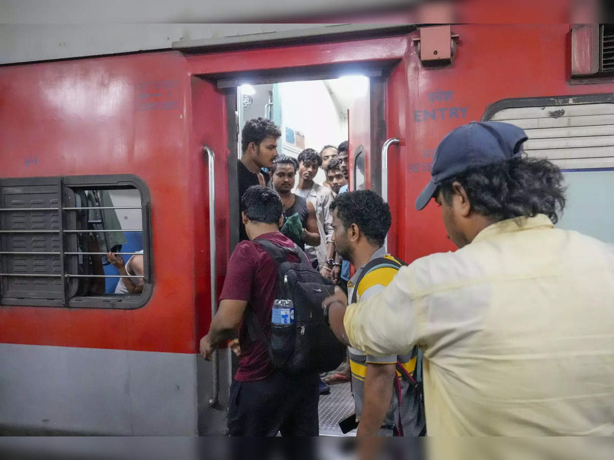 Tamil Nadu: Coaches detach from moving train, none hurt