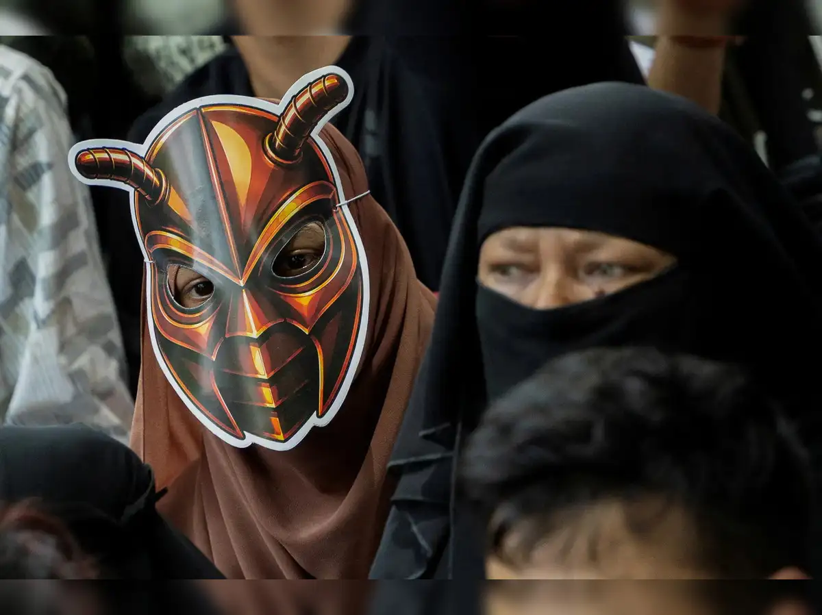 Your vote for their prompts: Risk of ‘AI swarms’ automating political movements rises