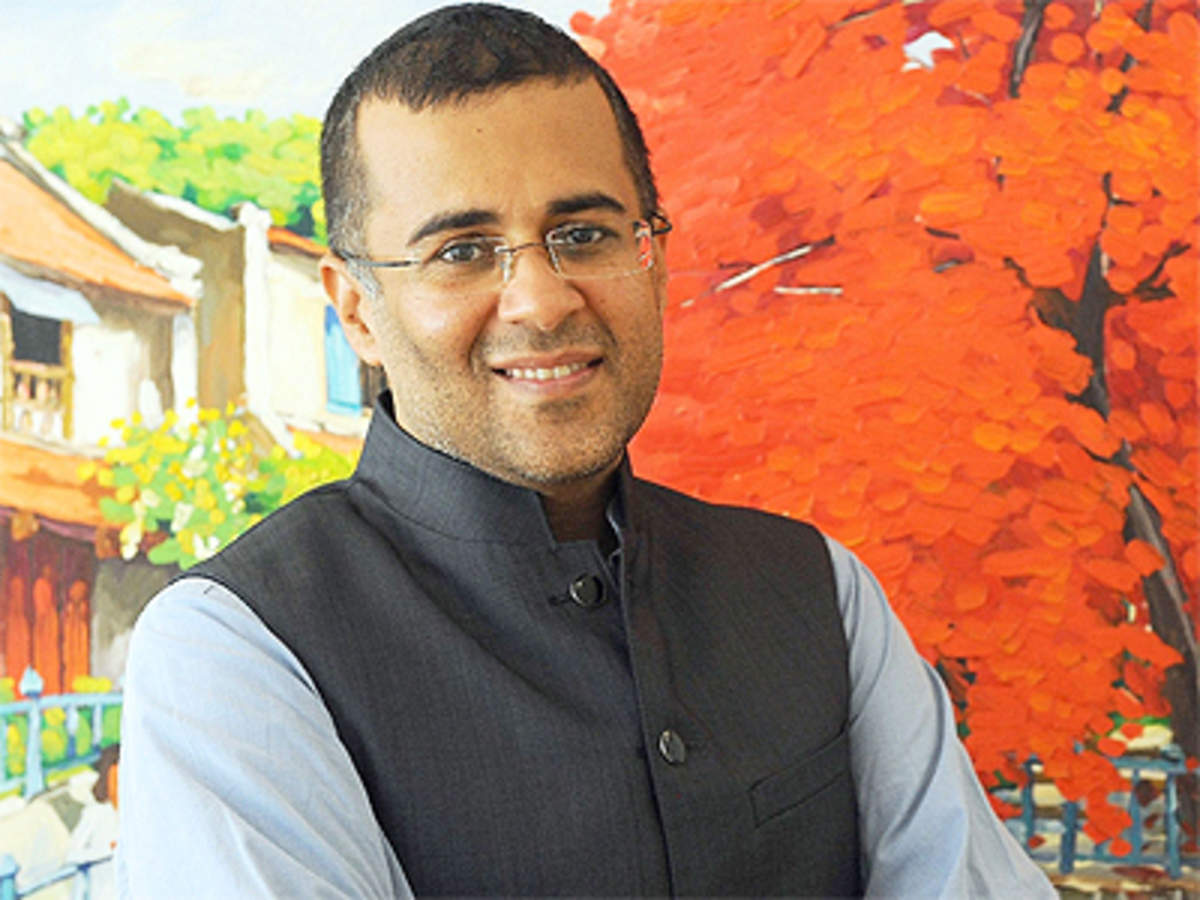 Chetan Bhagat tweets about new book, his site crashes on announcement! -  The Economic Times