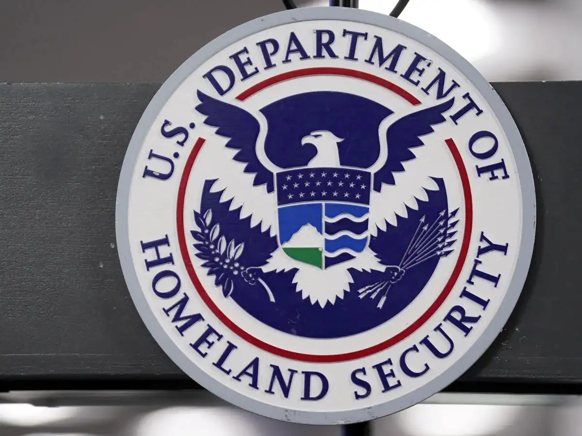 US moves immigration filings online 