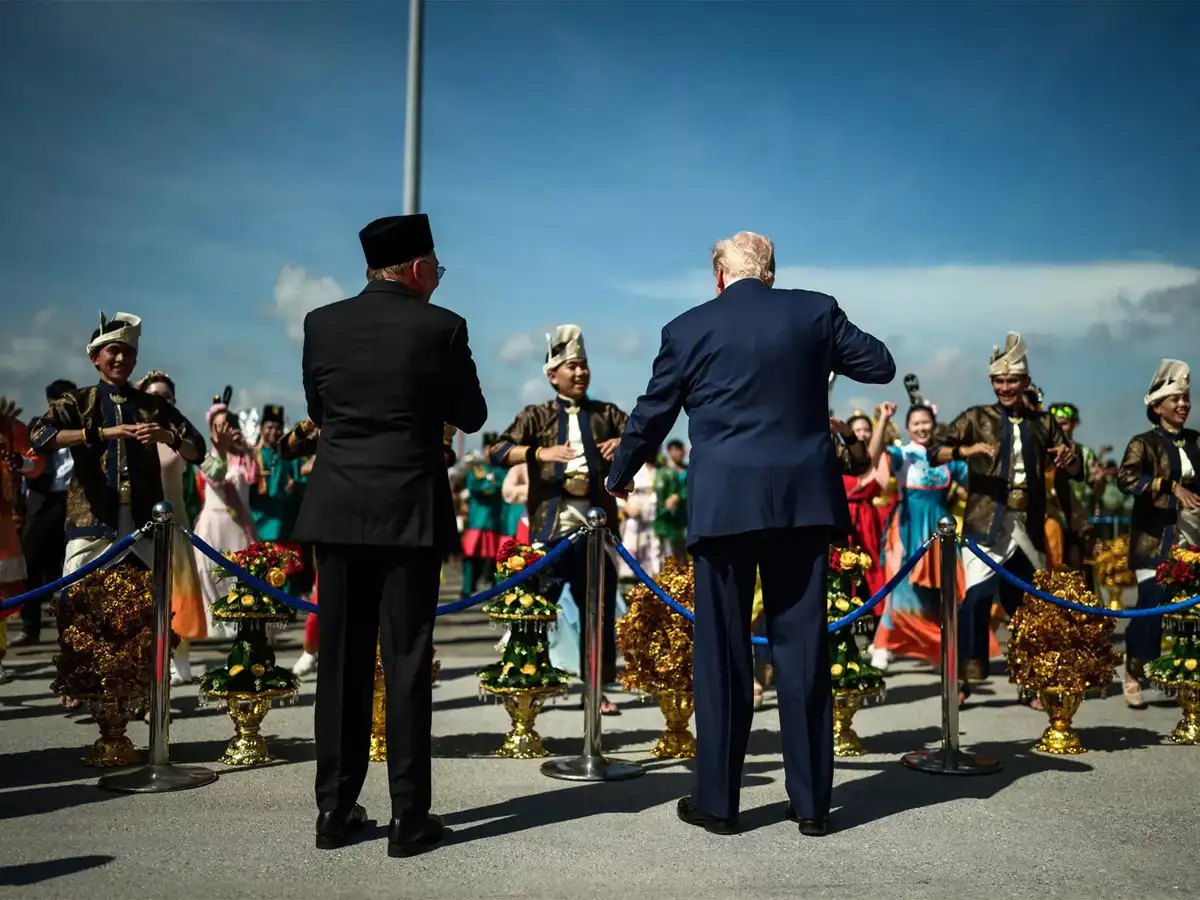 Donald Trump dance video: Donald Trump shows dance moves on drum ...