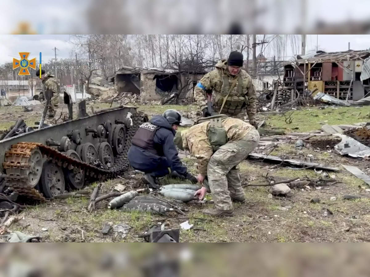 russia ukraine war news In Bucha, Ukraine, burned, piled bodies among latest horrors pic image image