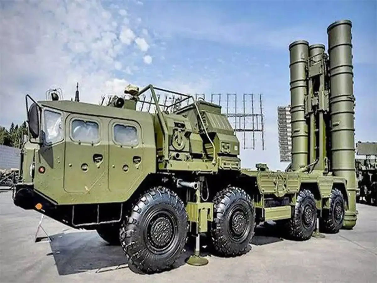 India to buy 5 new squadrons of S-400 Sudarshan air defence system from  Russia - The Economic Times