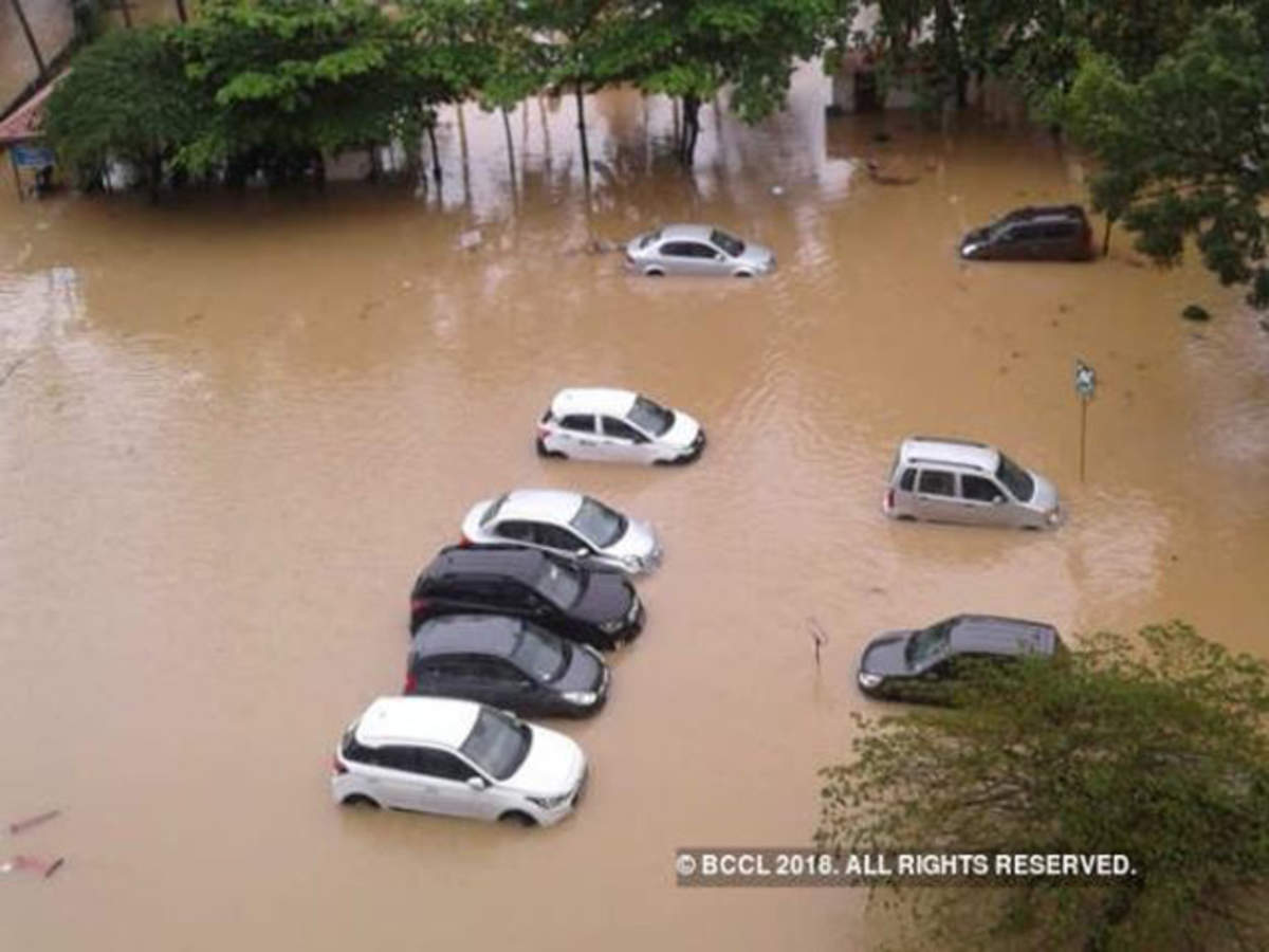 Kerala Floods Live Death Toll Climbs To 324 Over 3 1 Lakh Become Homeless The Economic Times