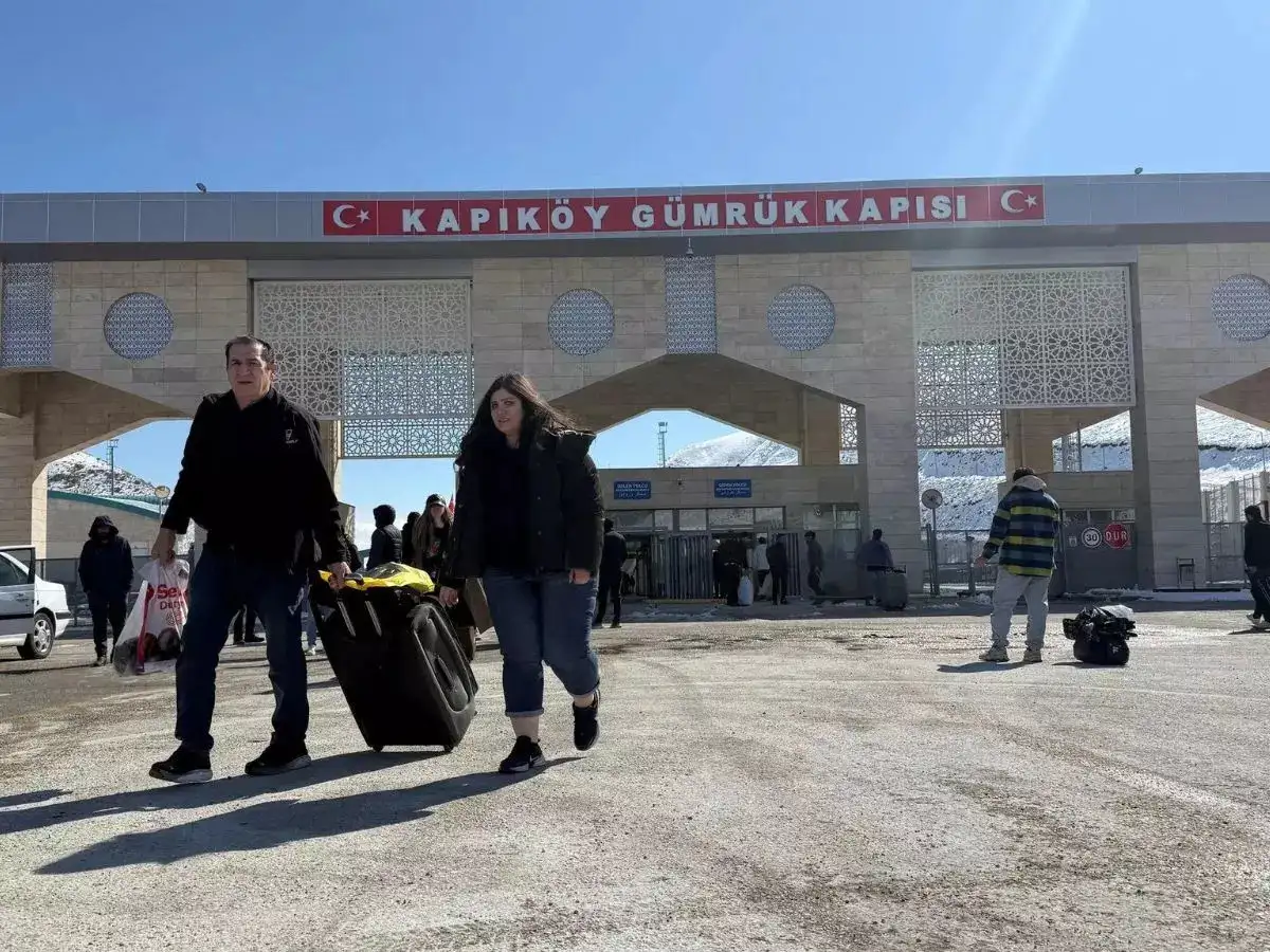 Turkey says day-trip crossings suspended at Iran border