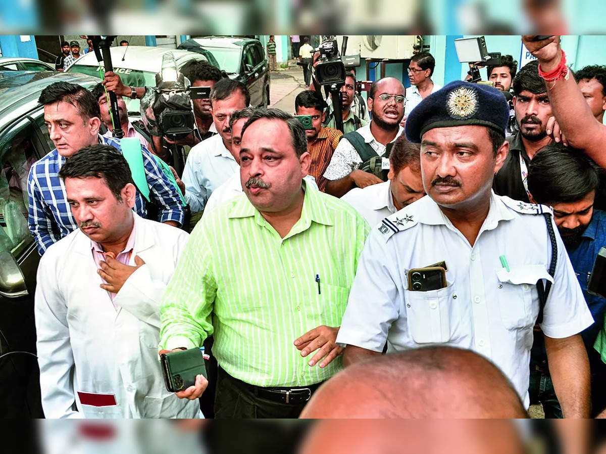 Kolkata doctor rape-murder case: Police hands over evidence, accused to CBI  - The Economic Times