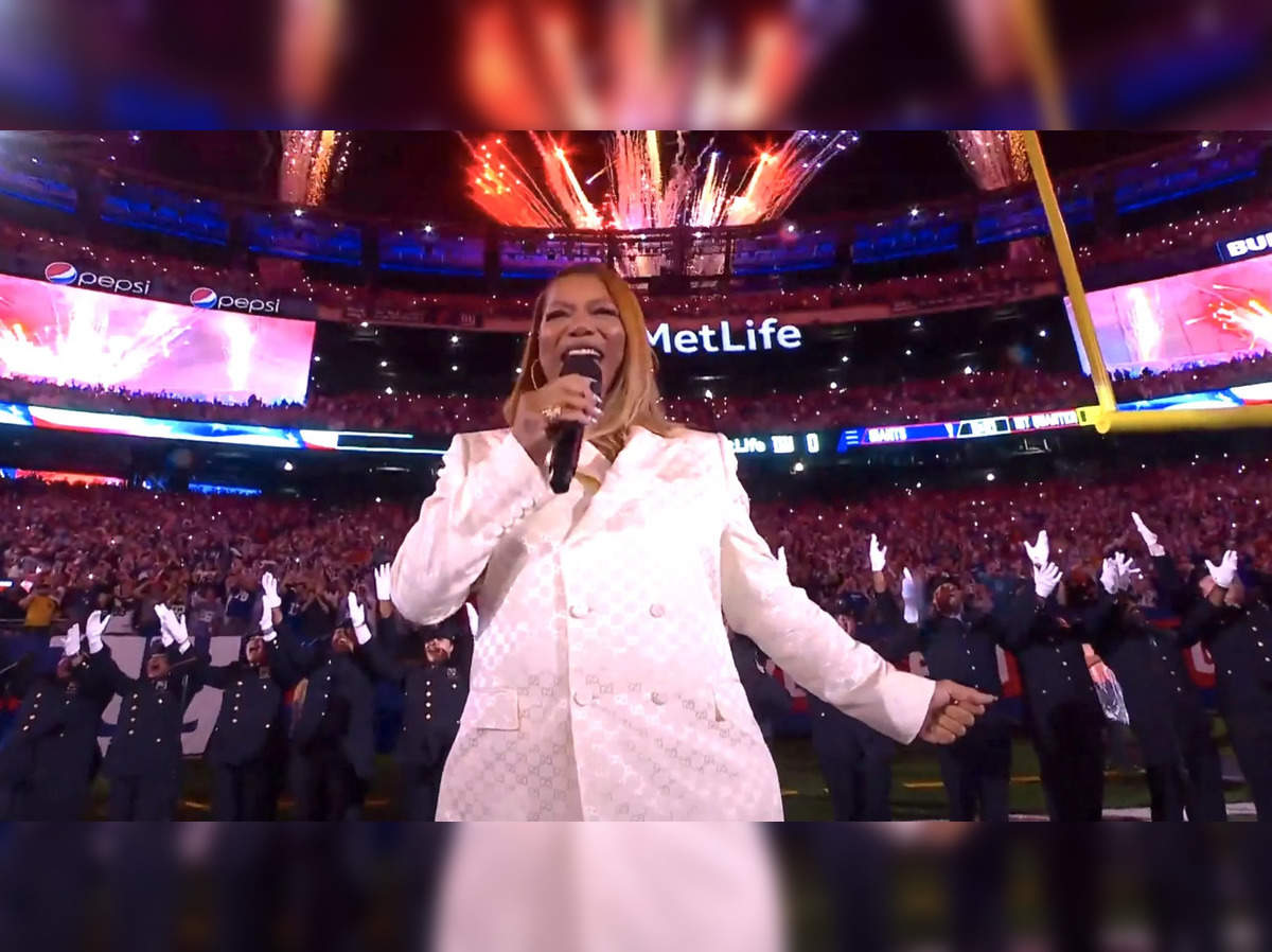 Queen Latifah: New York Giants vs Dallas Cowboys: Queen Latifah