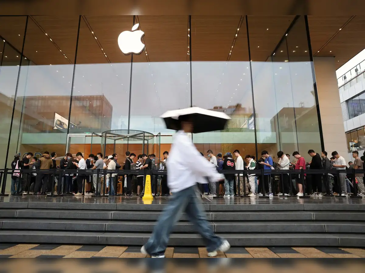 Apple China to offer discounts of up to 1,000 yuan on some products - The Economic Times