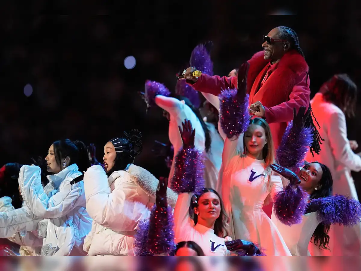 Snoop Dogg, Lainey Wilson, Andrea Bocelli light up Lions-Vikings halftime  with Christmas-themed show