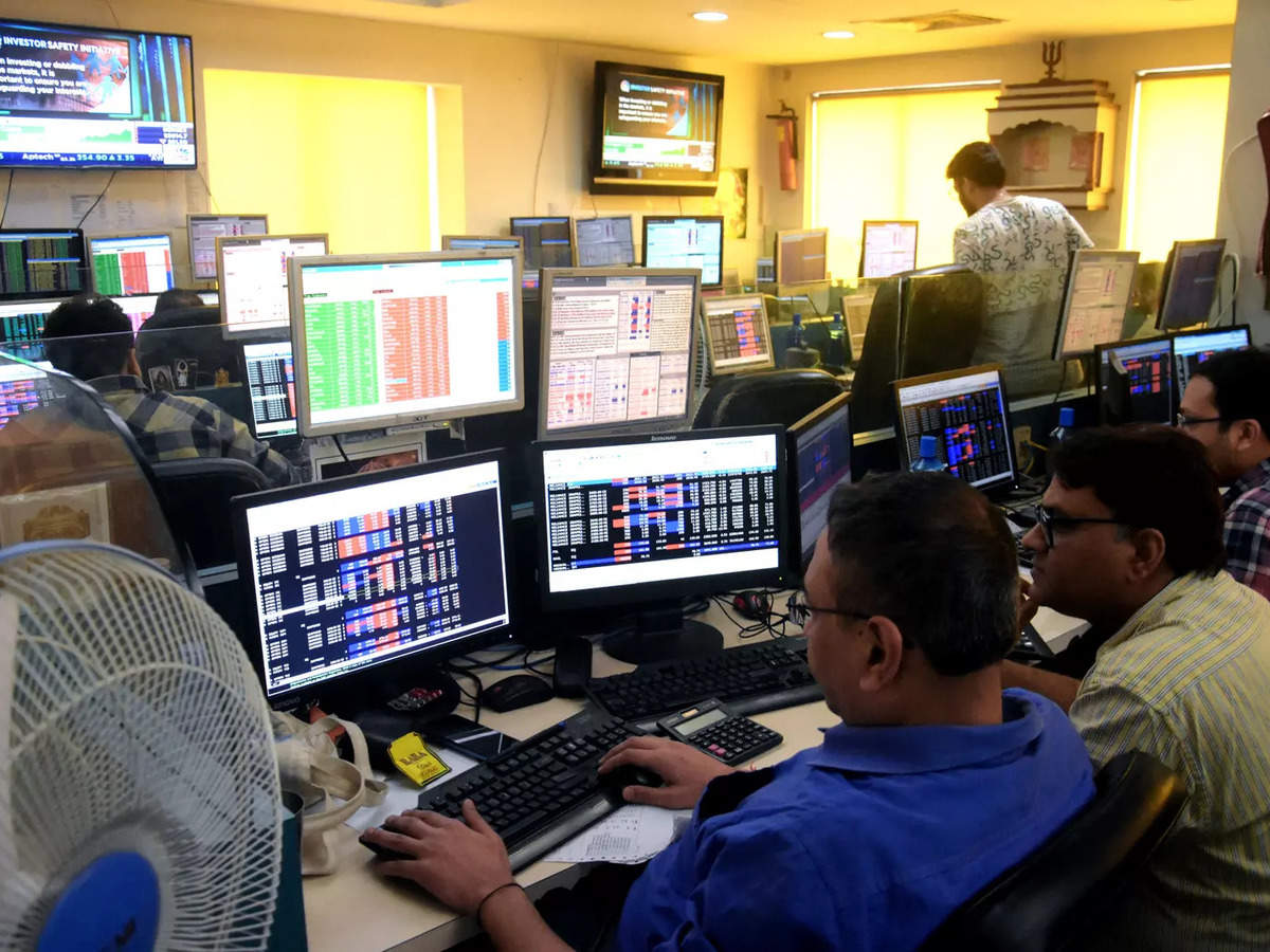 sensex: Sensex tumbles over 600 points on mounting US recession fears, Nifty  below 17,700 - The Economic Times