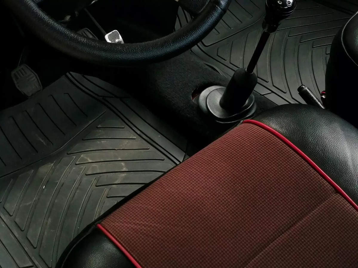 Cheap Universal Floor Mats Vs. Custom Floor Mats For Your Vehicle