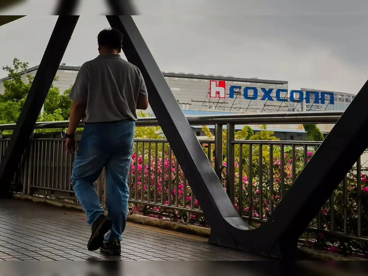 Foxconn China subsidiary pulls 300 more engineers from India - The Economic Times