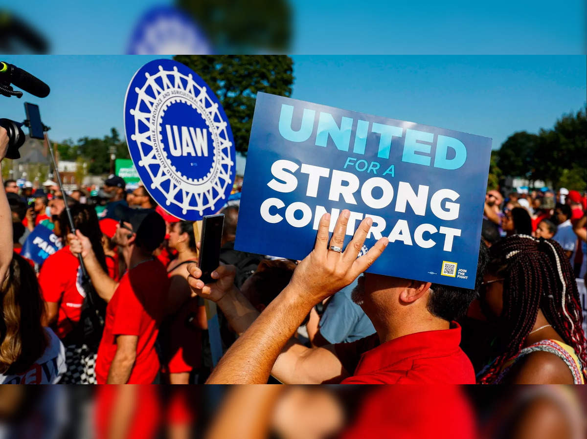 Rochester auto workers prepare for potential strike over contract