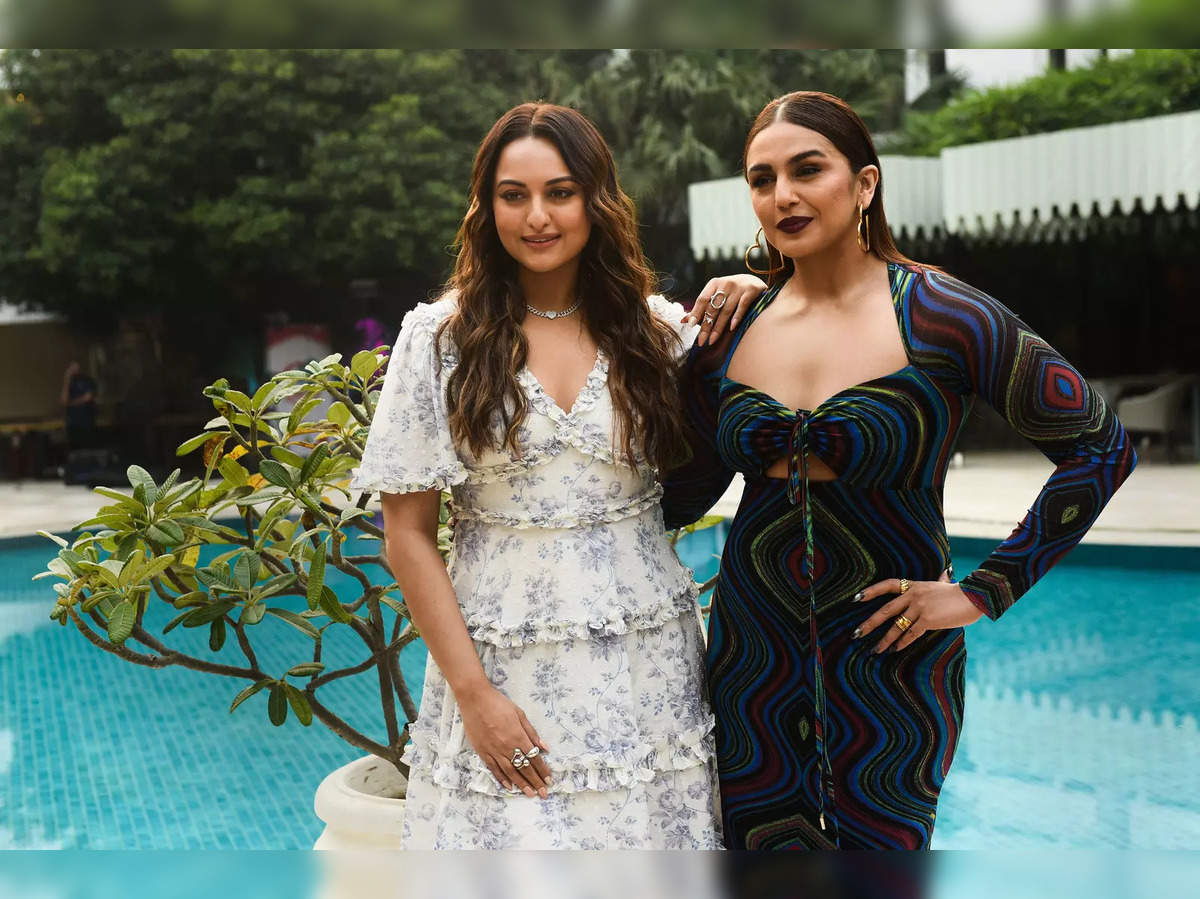 huma: Sonakshi Sinha & Huma Qureshi say 'Double XL' is for people who have  been called misfits - The Economic Times