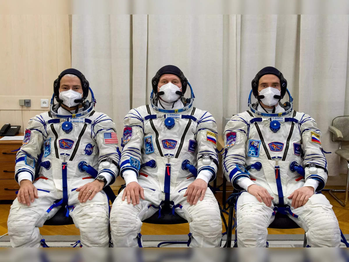 Death in space: The ethics of dealing with astronauts' bodies.