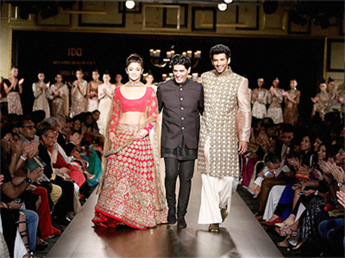 Alia Bhatt Aditya Roy Kapoor Turn Show Stoppers For Manish Malhotra At Icw The Economic Times Manish maholtra grew up dreaming of becoming a part of the fashion industry, choosing to forgo taking over his family's business to pursue a fashion career. alia bhatt aditya roy kapoor turn show