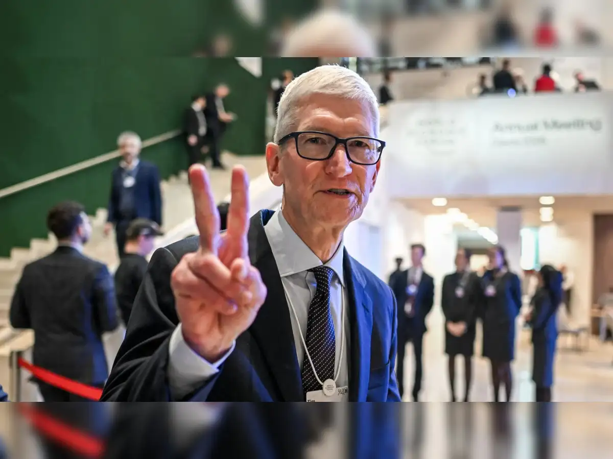 Apple CEO Tim Cook gives nod to founder Steve Jobs