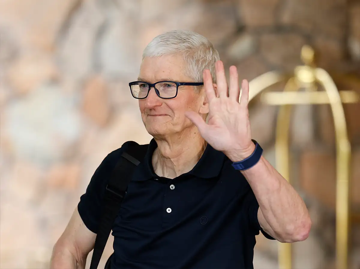 Apple plans to invest another $100 billion in US manufacturing amid tariff pressure - The Economic Times