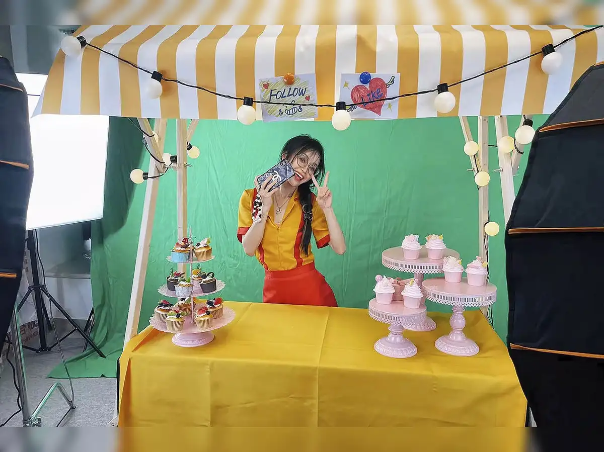 china livestreaming: China's livestreaming attracts young hopefuls as ...