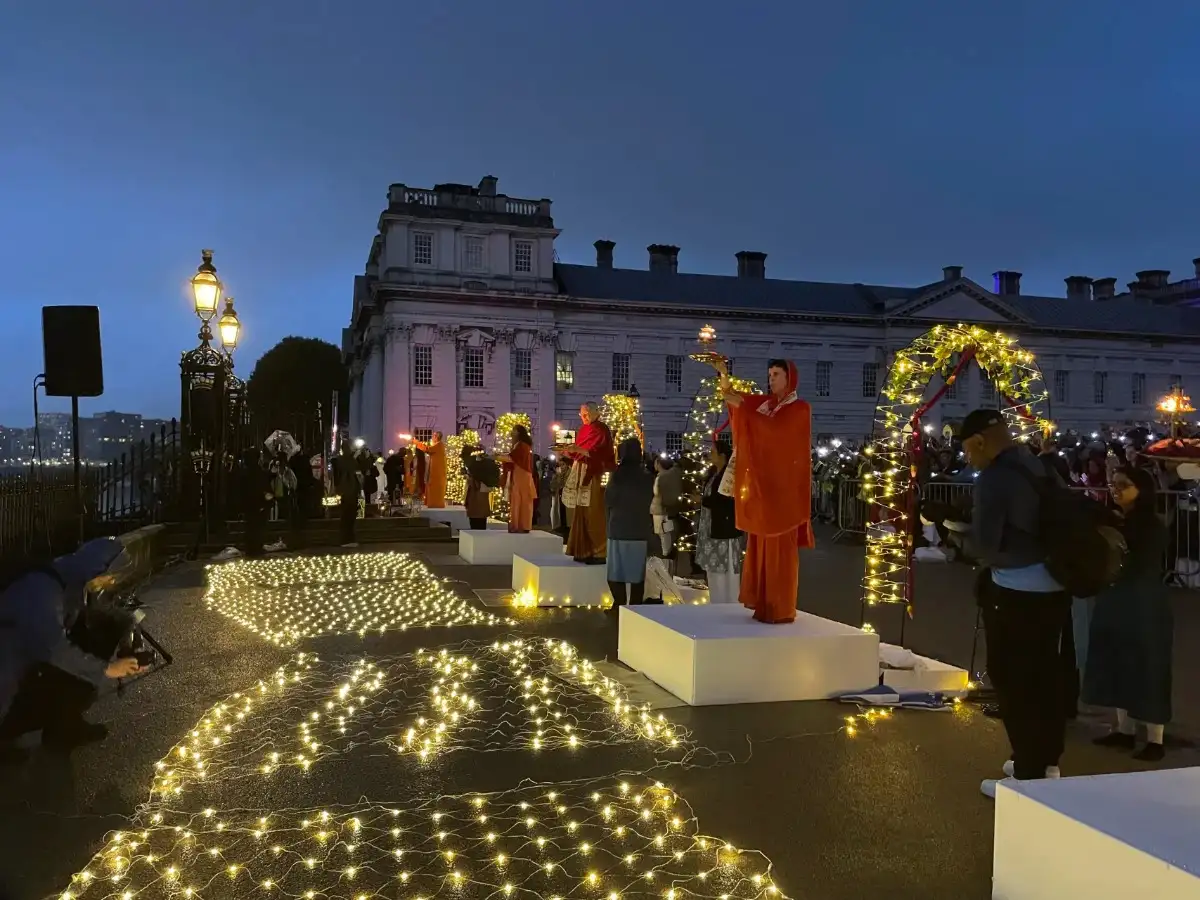 London hosts first-ever Ganga Aarti on River Thames