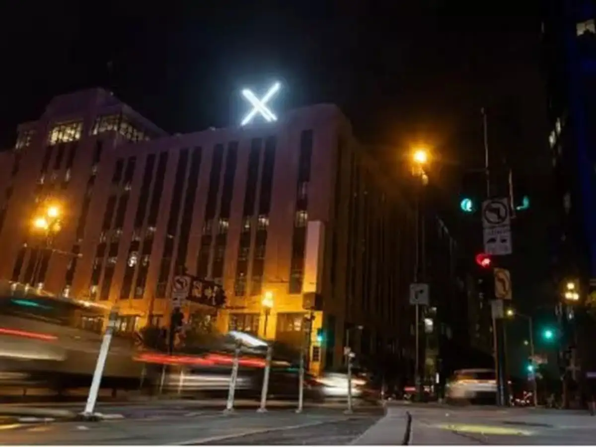 big x: Big X taken down from Twitter roof after San Francisco squabble ...
