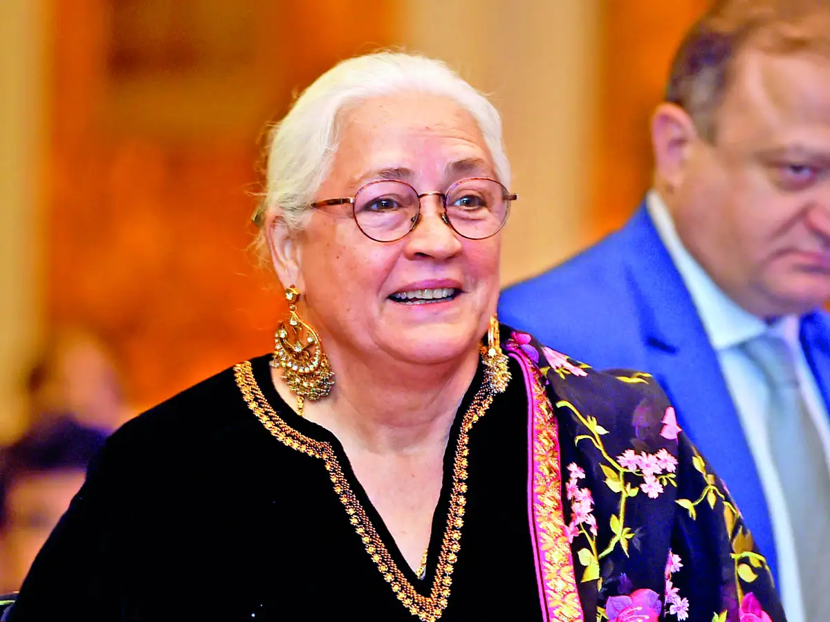 Nafisa Ali Nafisa Ali Reveals She S Suffering From Stage 3 Peritoneal And Ovarian Cancer The Economic Times Cambridge from la martinere girls, calcutta.