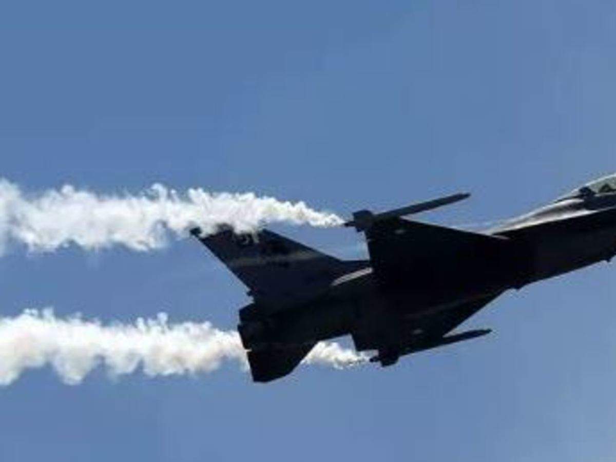 India Pakistan Pakistan Sent Two F 16 Fighter Planes Last Month To Intercept A Spicejet Flight To Kabul The Economic Times