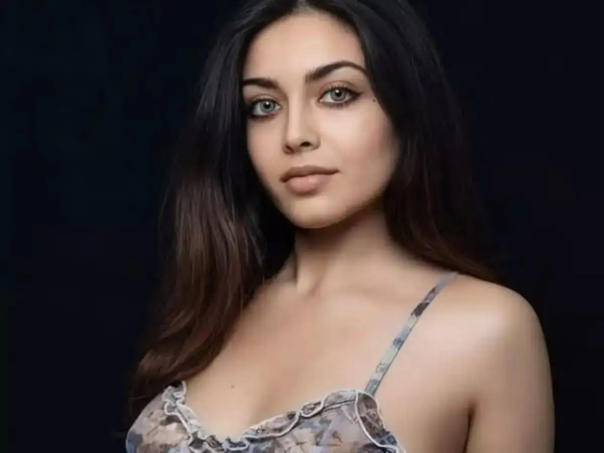 Viral adult content creator Zara Dar gets a shocking DM from a techie PhD  dropout - The Economic Times