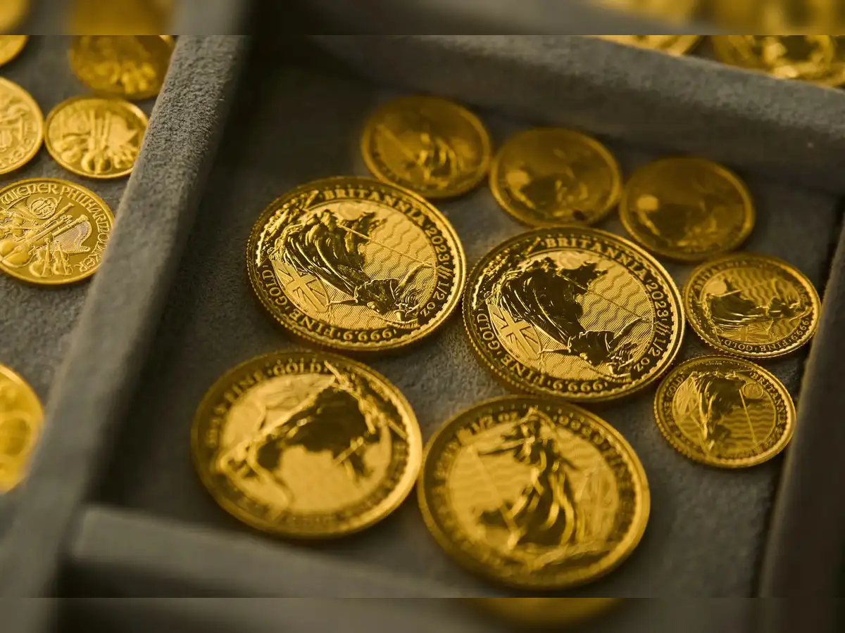 Gold price vs US Dollar: $6,000 to $9,000 - where will gold rate go up? Is  Donald Trump responsible for gold rush over slipping USD? - The Economic  Times