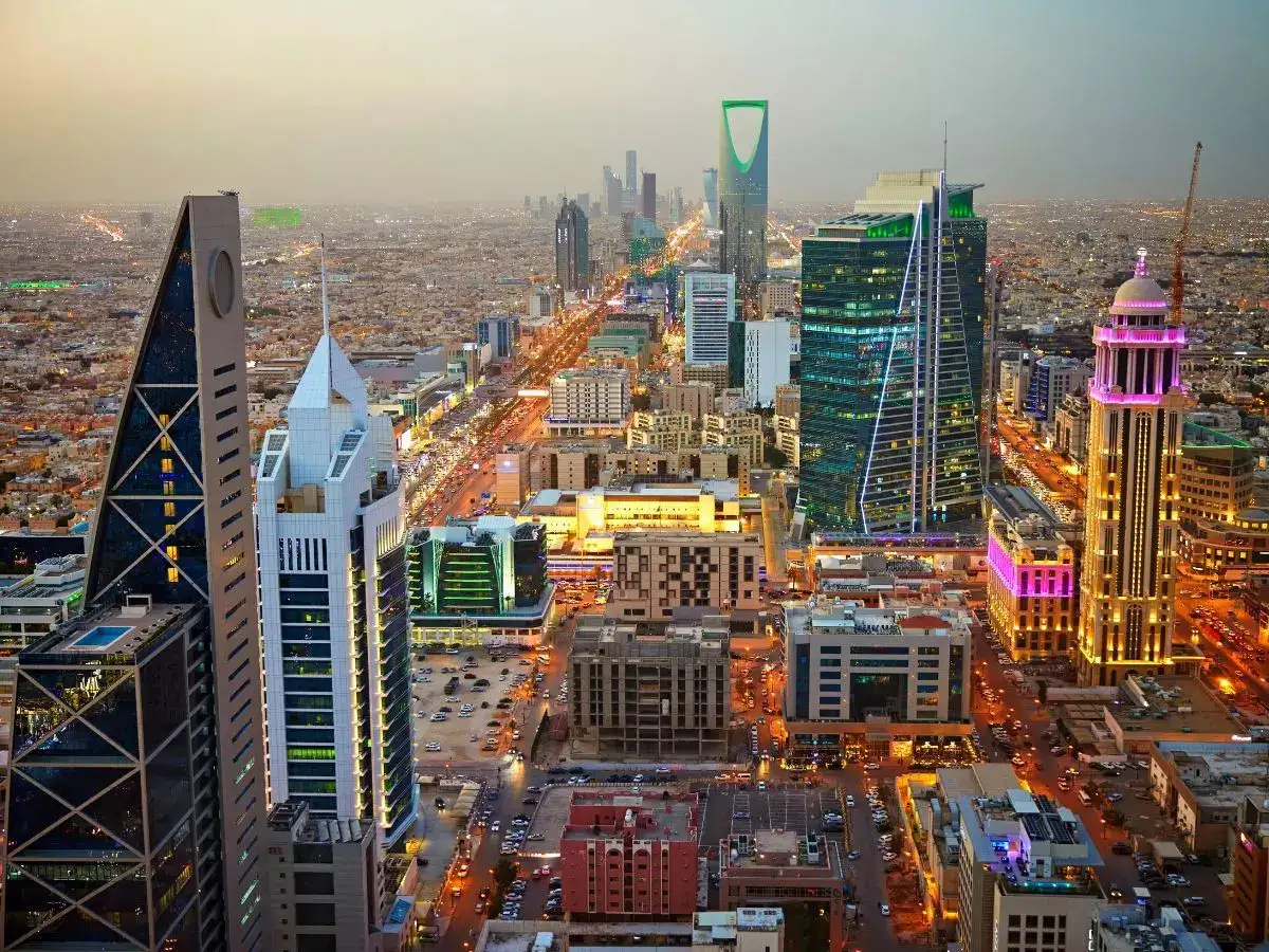 Saudi Arabia updates Umrah 2025 visa rules, makes hotel and transport pre-bookings mandatory