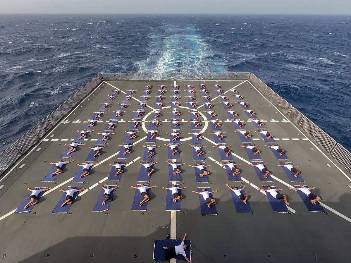 indian navy: International Day of Yoga: Indian Navy form 'Ocean ...