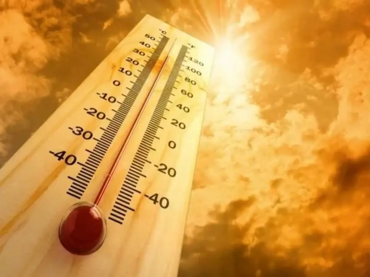 Delhi Temperature: IMD issues red alert for intense heat as national  capital wakes up to a warm morning - The Economic Times