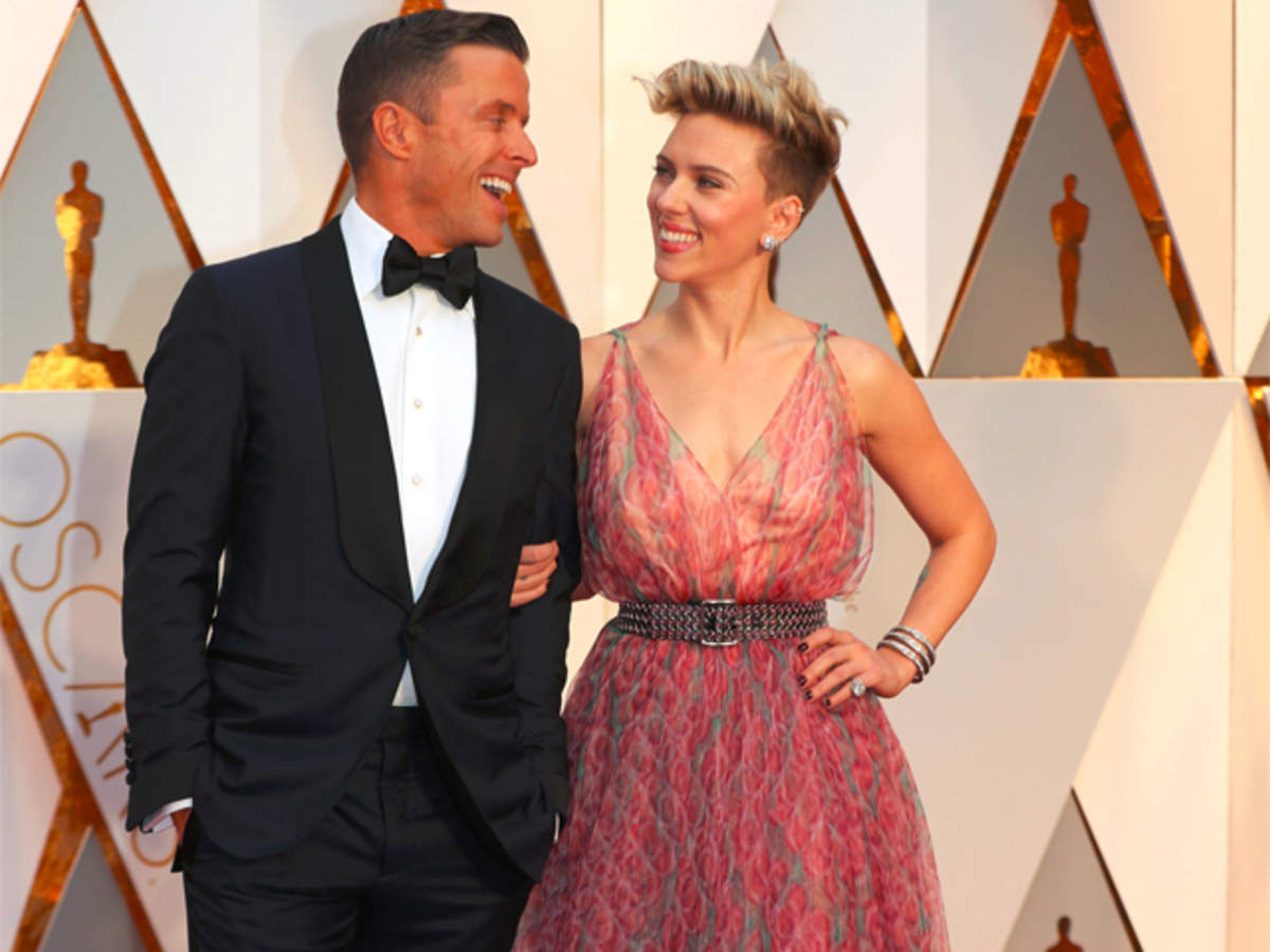 Scarlett Johansson Files For Divorce From Husband Romain Dauriac