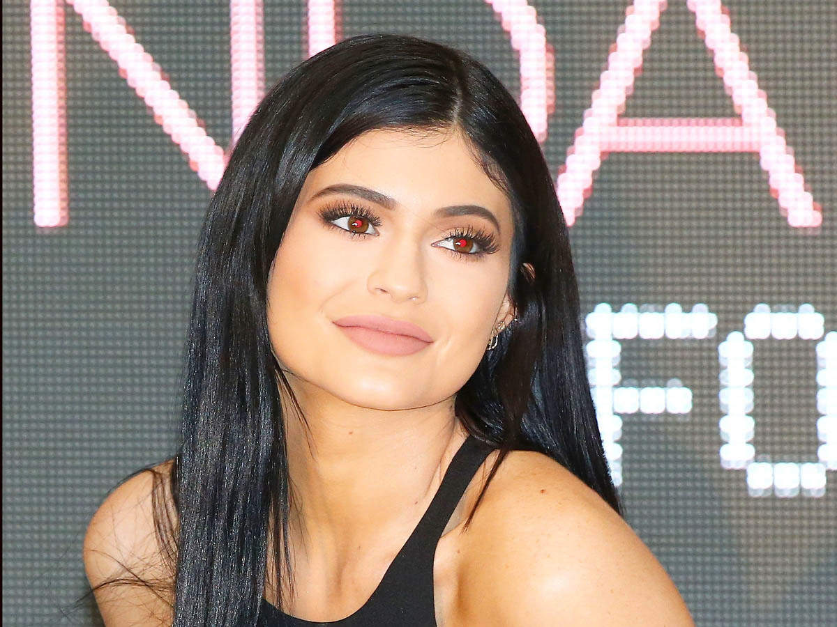Kylie Jenner Covid 19 After Donating 1 Million Kylie Jenner Teams Up With Cosmetics Company To Produce Hand Sanitisers The Economic Times