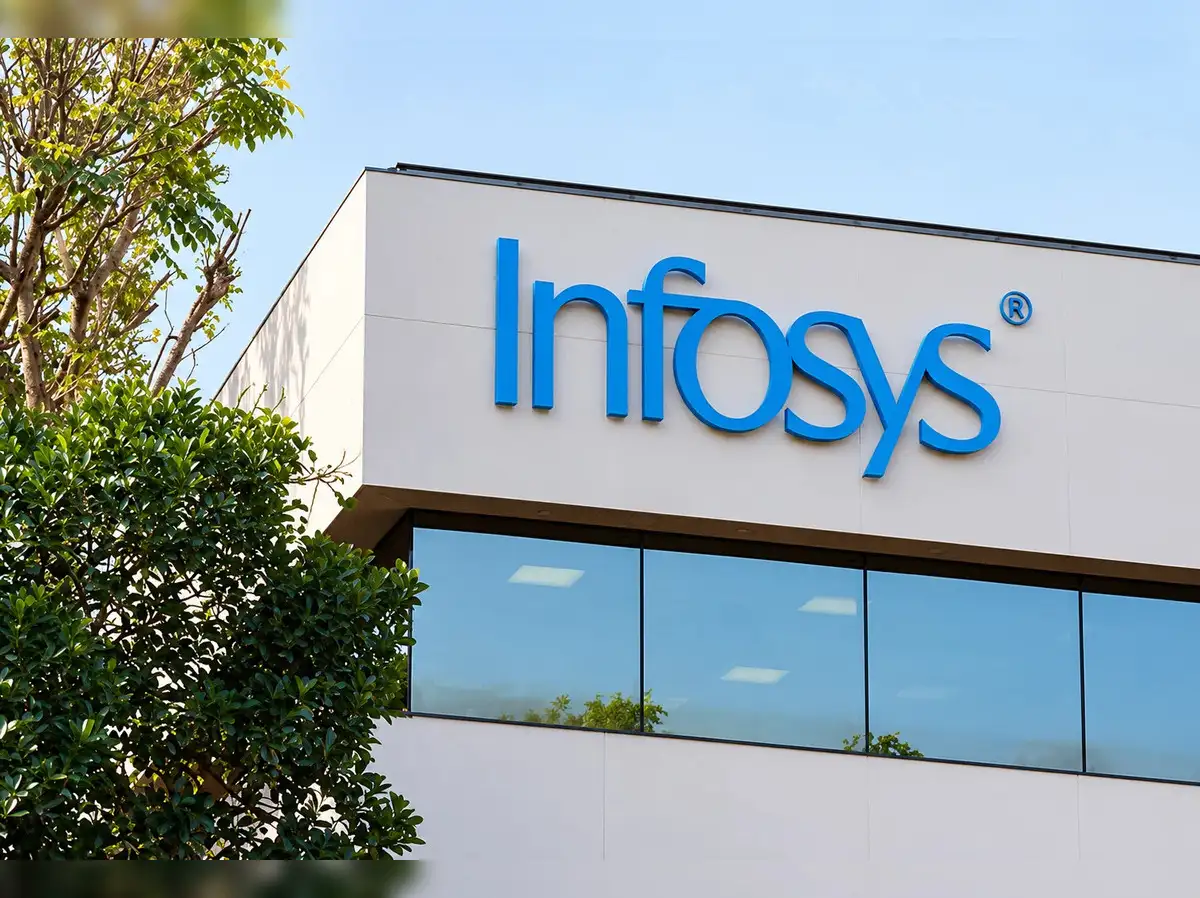 Illustration of a broken chain link representing the PERM green card program suspension impacting tech firms like Infosys.