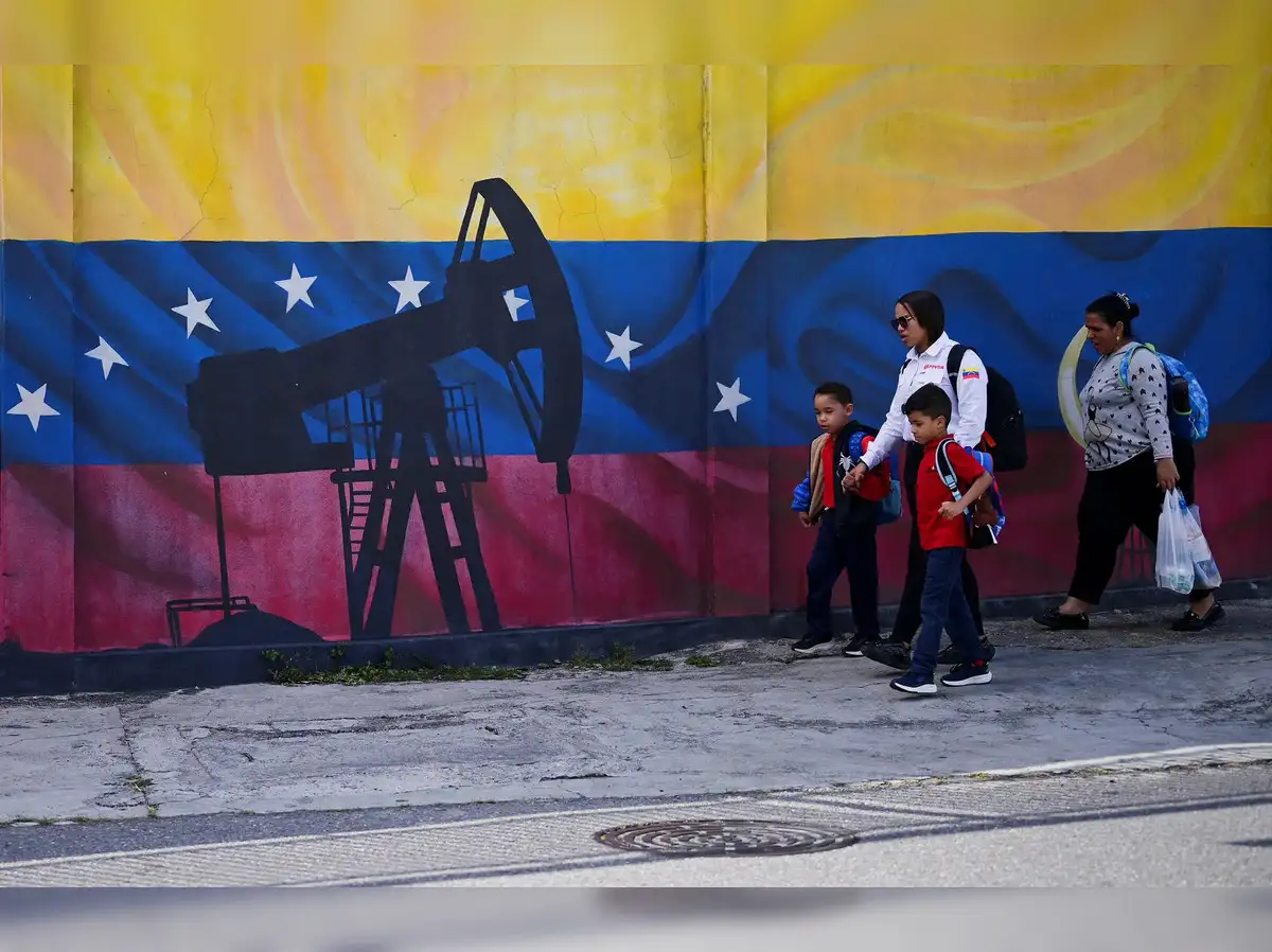 https://img.etimg.com/thumb/width-1200,height-900,imgsize-231976,resizemode-75,msid-127241675/news/international/world-news/how-much-does-venezuela-owe-china-and-why-is-oil-involved.jpg