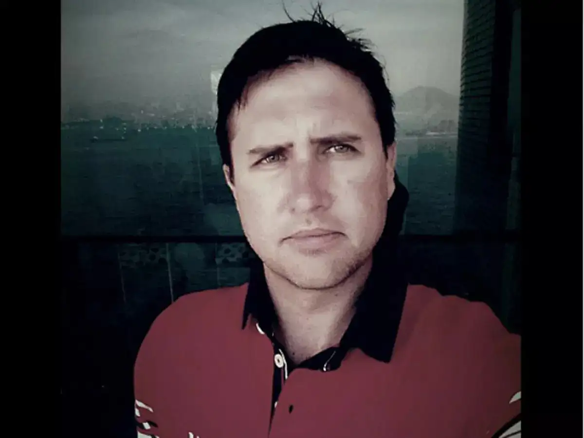 Hong Kong expats with urgent Covid info