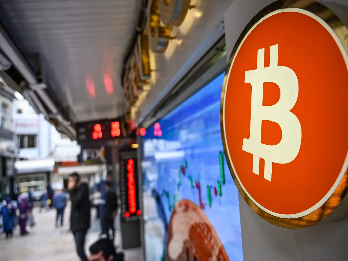 Crypto crash: Crypto crash erases more than $1 trillion in market value -  The Economic Times