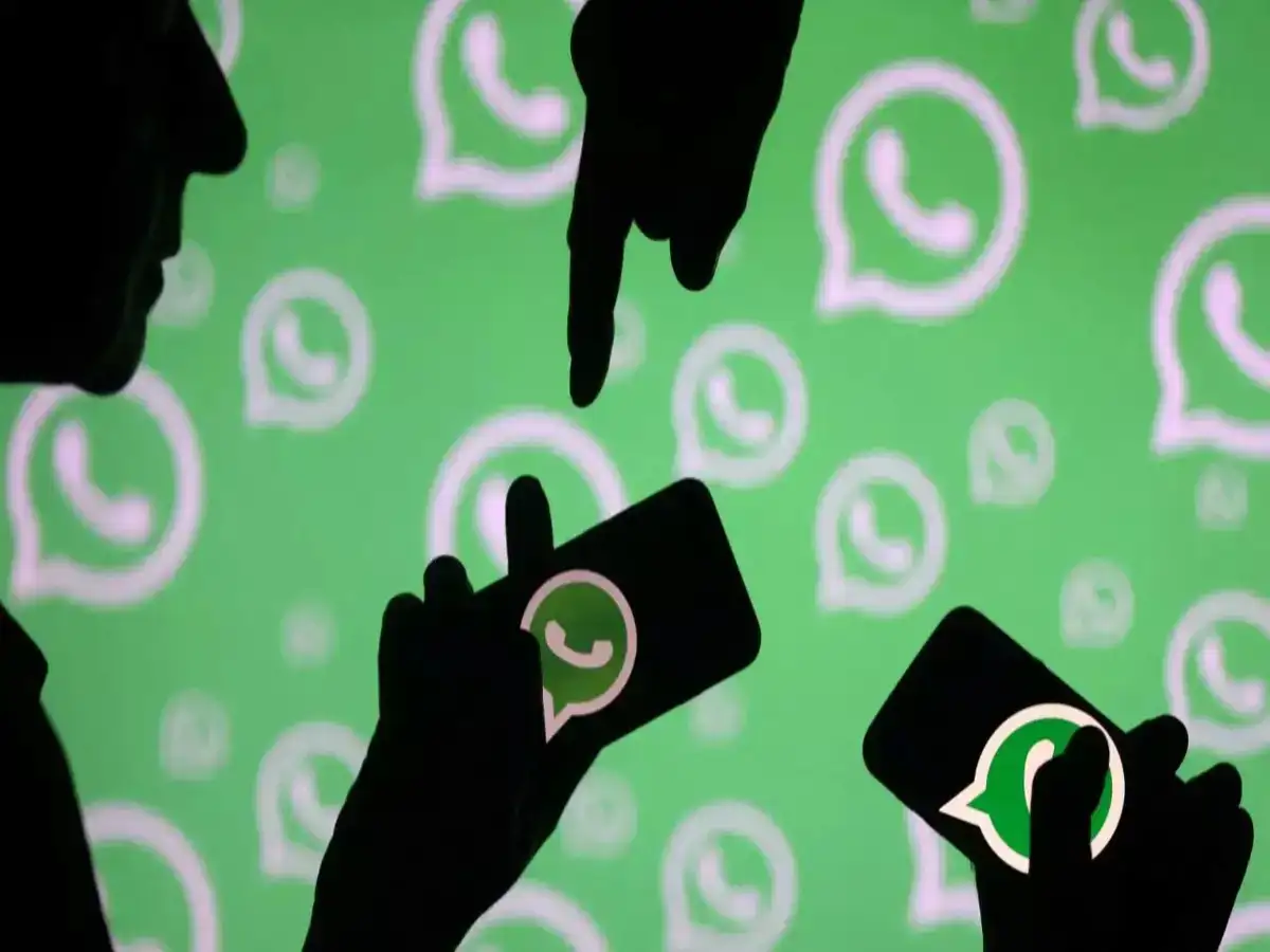 WhatsApp hit by outage, hundreds of users unable to send messages - The Economic Times