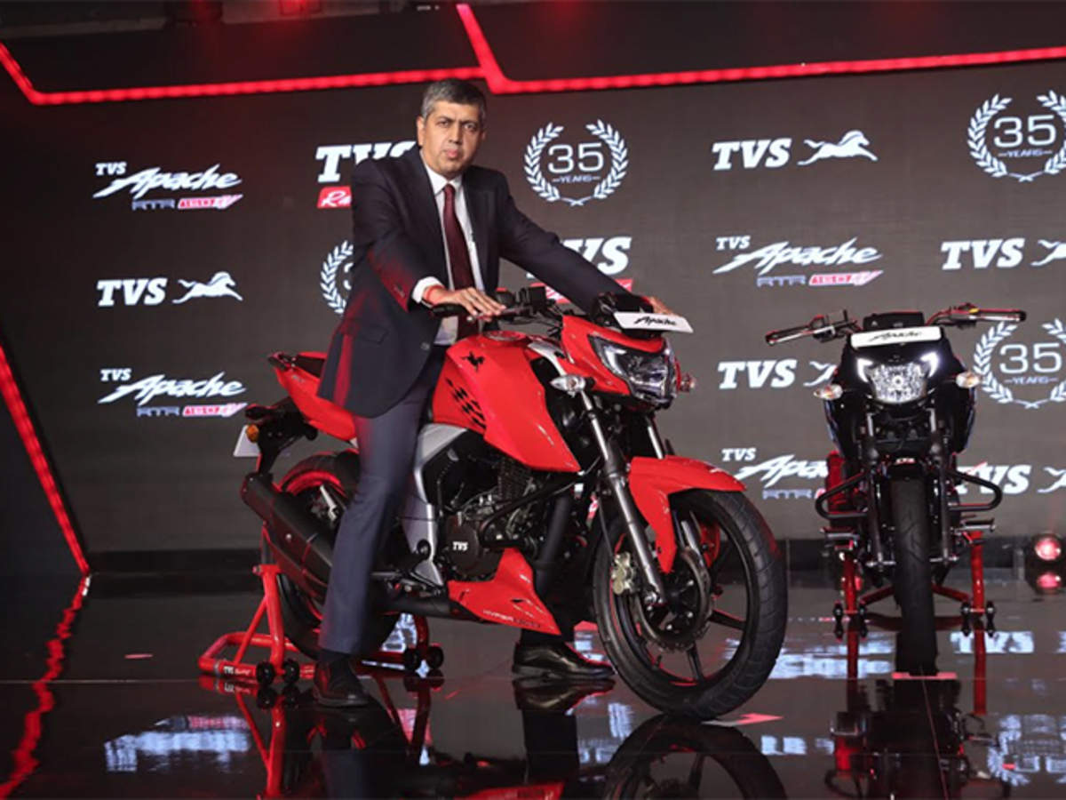 Tvs Motor Company Launches 2018 Tvs Apache Rtr 160 4v The Economic Times