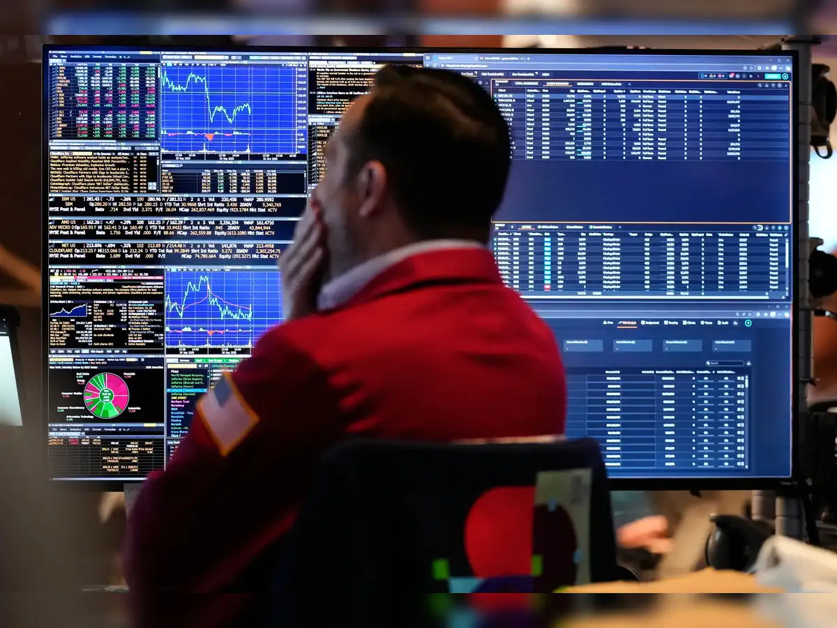 Wall Street Traders: Wall Street traders brace for extended shutdown amid  lofty valuations - The Economic Times