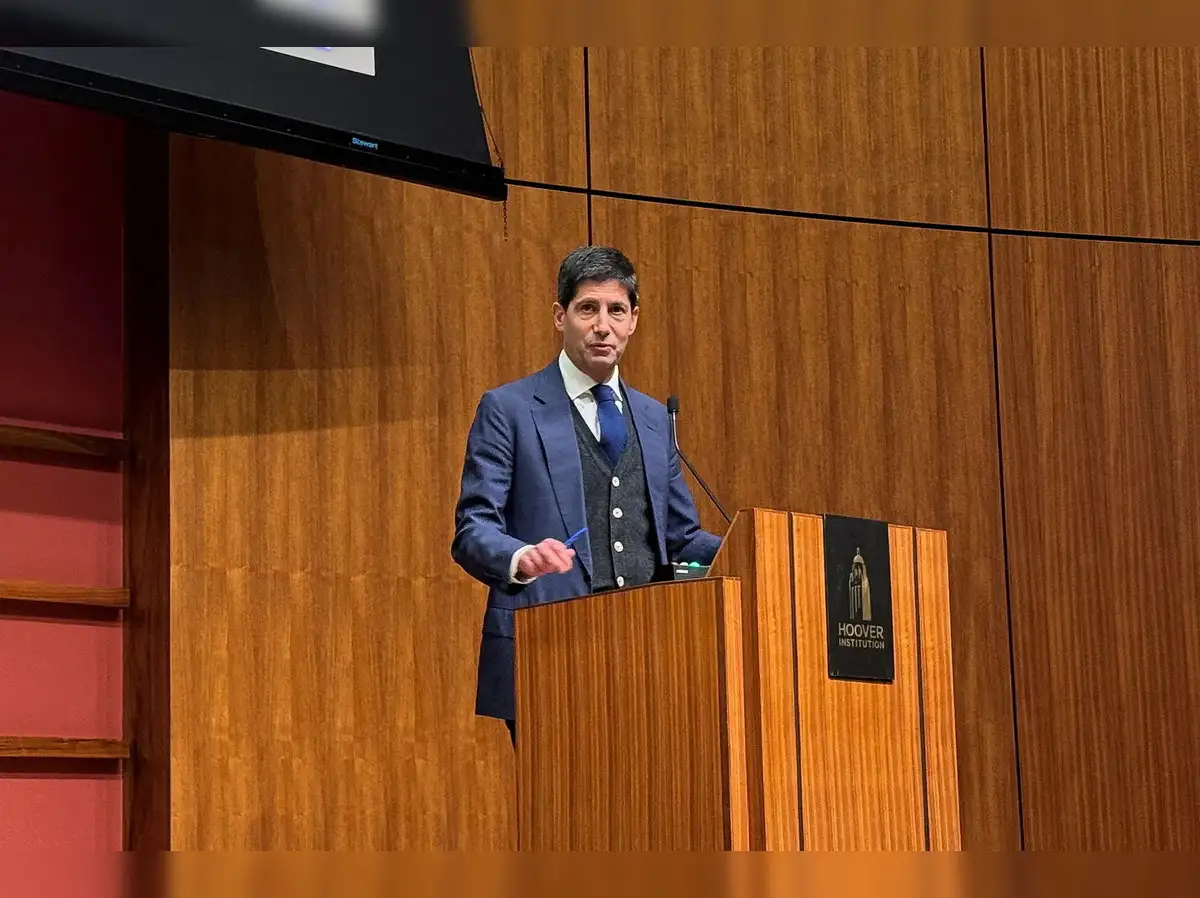 kevin warsh: Trump casts doubt on Kevin Hassett as Fed chair as Kevin Warsh  takes the lead - The Economic Times