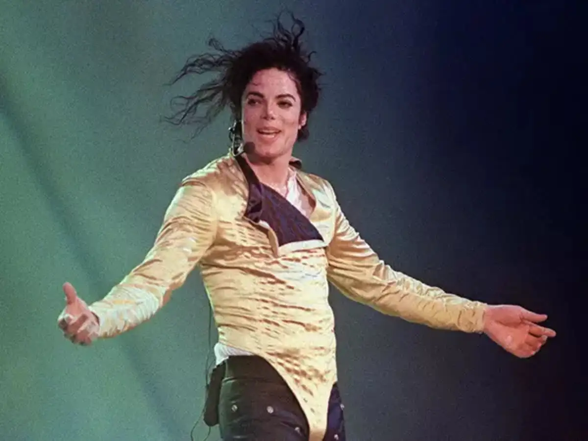 michael jackson: Michael Jackson's autopsy reveals startling facts: bald  head, empty stomach, vitiligo, tattooed lips and more - The Economic Times