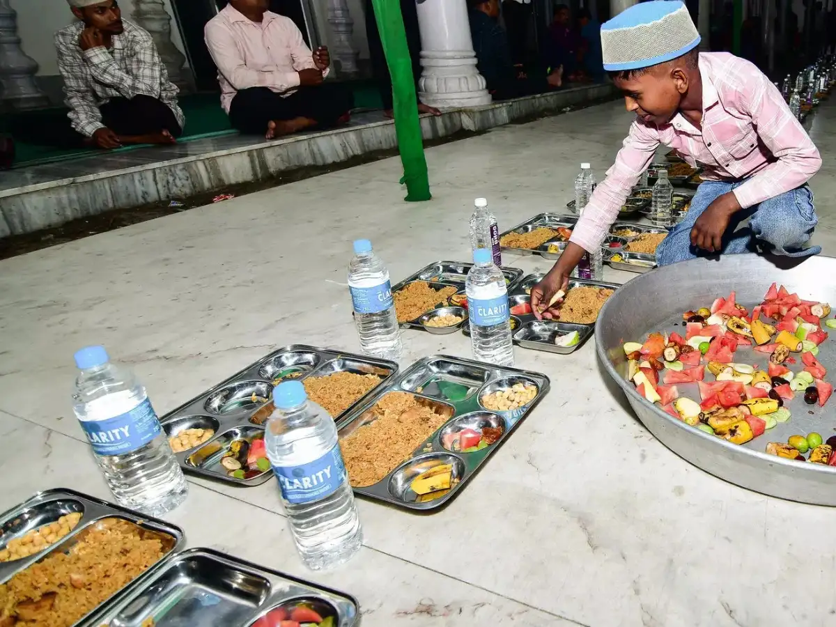 Food, fuel prices push up March retail inflation to 3.4% - The Economic  Times
