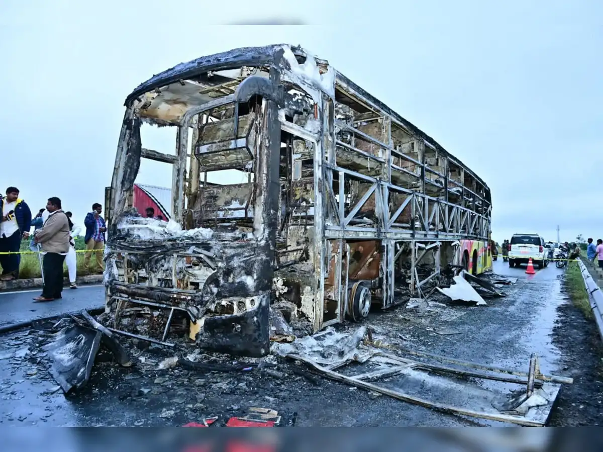 कुरनूल बस हादसा: आग में जिंदा जले 20 यात्री, दरवाजा जाम होने के चलते नहीं निकल पाए लोग; दहलाने वाली तस्वीरें