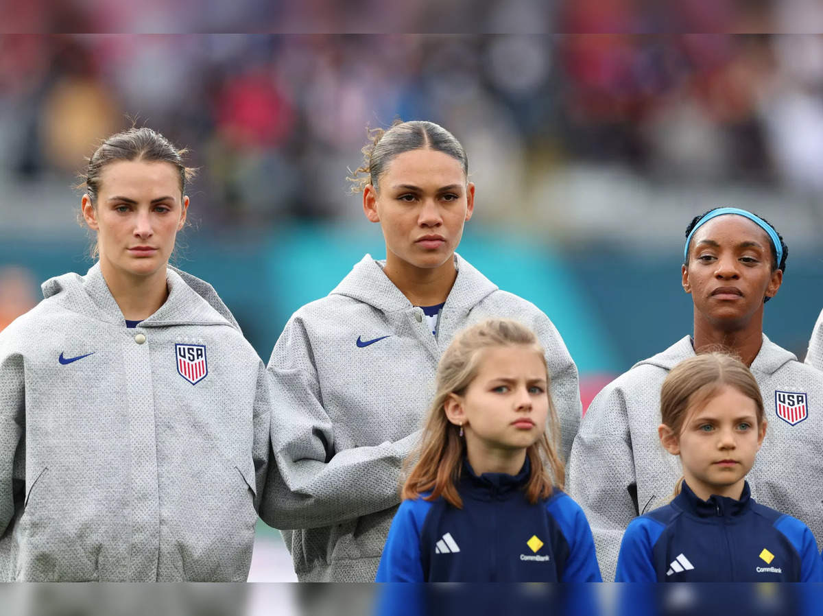 US women's soccer team refuse to sing national anthem